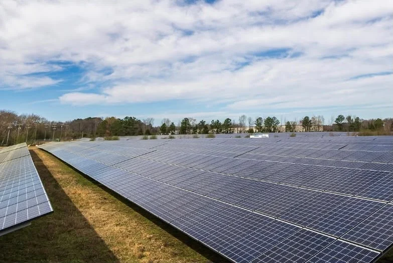 Champ de panneaux photovoltaïques